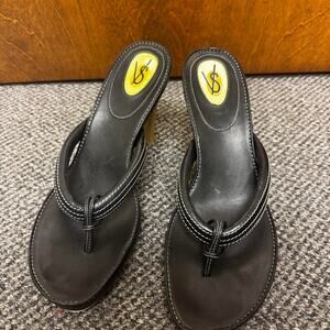 Vtg y2k victoria secrets leather sandals